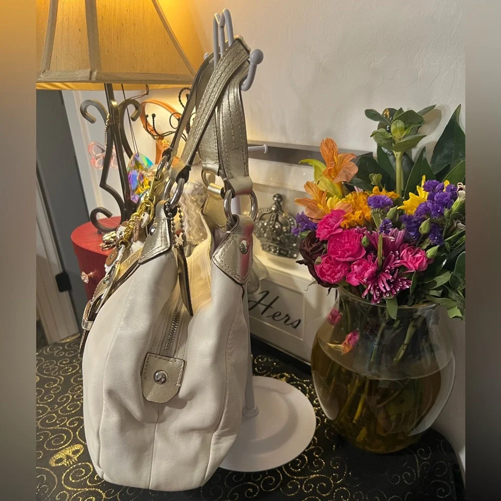 Coach 2011 Lynn Soho Hobo Leather Ivory & Gold Shoulder Bag #I11126-F17219